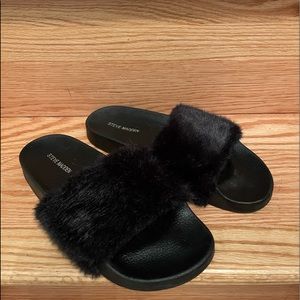 Steve Madden Womens Softey Faux Fur Pool Slide Sandals. Size 8